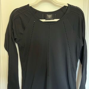 Athleta Foothill Longsleeve in Black